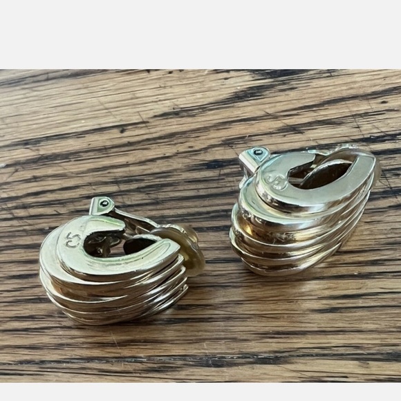 St. John Designer Clip-On Earrings Vintage Gold Plated - Picture 7 of 9